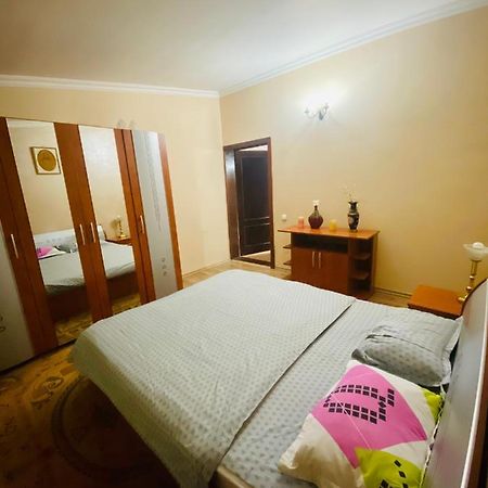 Central House Oradea Eksteriør bilde