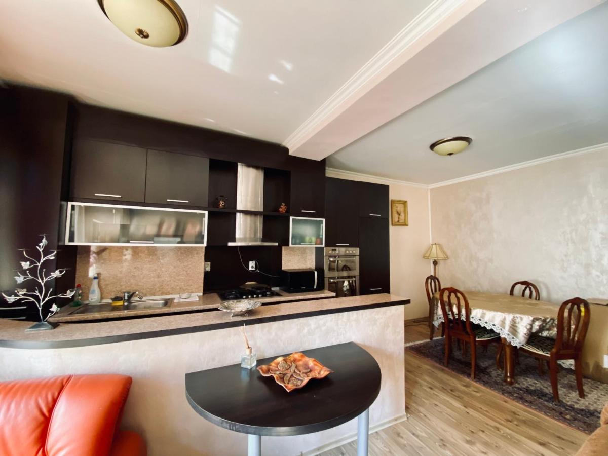 Central House Oradea Eksteriør bilde