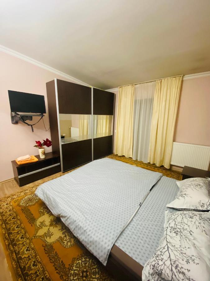 Central House Oradea Eksteriør bilde